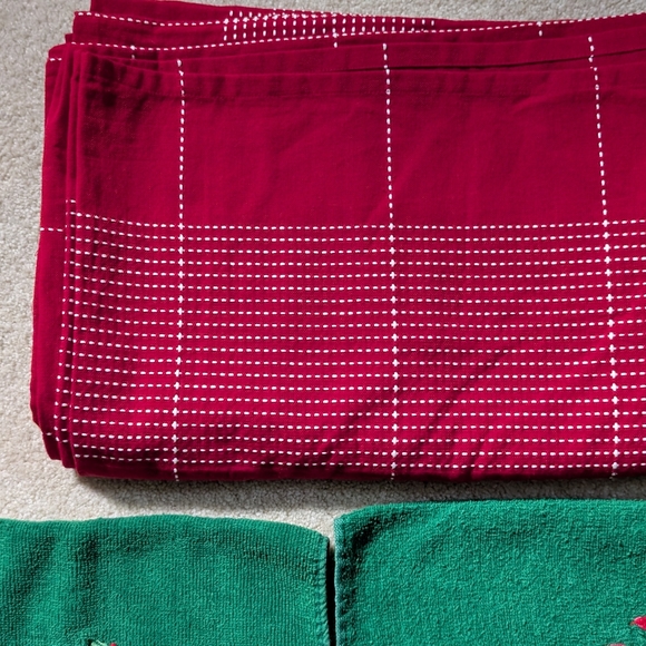 Christmas linens - Picture 4 of 6